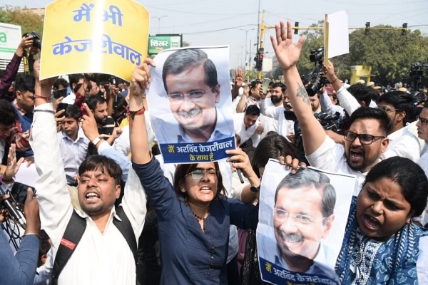 AAP protest at BJP office