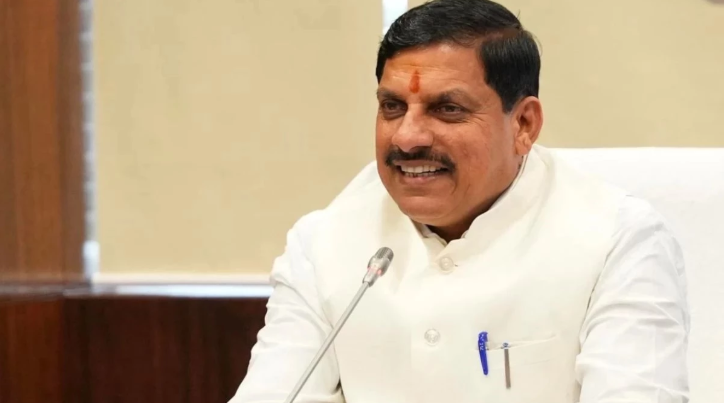 सीएम डॉ. मोहन यादव ने एमपी में सड़कों के कनेक्टिविटी को लेकर लिए बड़े फैसले, ग्रामीण क्षेत्रों में बढ़ेगी सड़कों की कनेक्टिविटी, पूरे प्रदेश में बिछाया जाएगा सड़कों का जाल