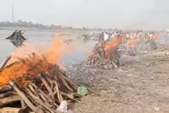 एमपी के नेमावर में परिजनों के सामने जलीं एक साथ 18 चिताएं, परिजनों का रो-रोकर बुरा हाल, मोहन सरकार ने परिजनों को दी आर्थिक मदद