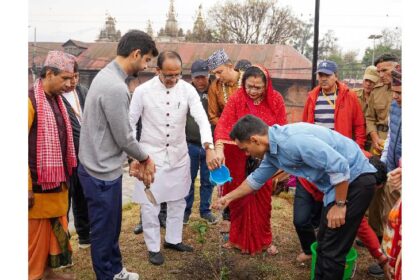 केंद्रीय कृषि मंत्री शिवराज परिवार के साथ पहुंचे नेपाल