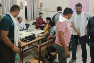 एमपी के शिवपुरी में तहसीलदार के रीडर को लोकायुक्त पुलिस ने रंगे हाथों पकड़ा